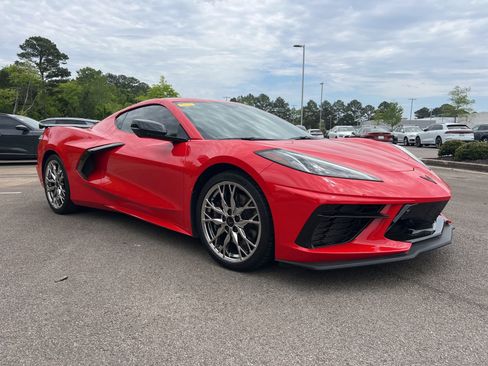 Used 2025 Chevrolet Corvette Stingray Premium Cpe w/ Z51 Performance Package RWD image 3