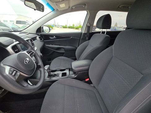Used 2019 Kia Sorento LX image 11