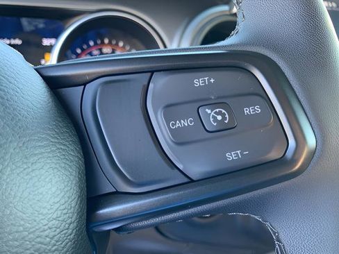 Used 2023 Jeep Gladiator Willys image 40