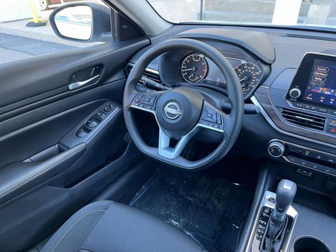 Used 2025 Nissan Altima 2.5 SV image 33
