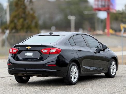 Used 2018 Chevrolet Cruze LS image 9