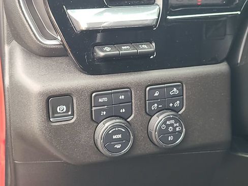 Used 2024 Chevrolet Silverado 1500 High Country w/ Technology Package AWD/4WD image 14