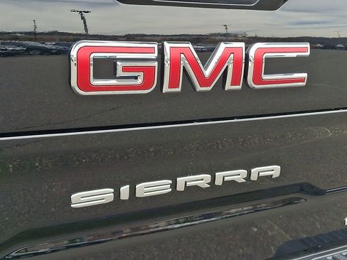 Used 2025 GMC Sierra 1500 AT4X image 30