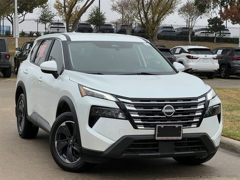 Certified 2024 Nissan Rogue SV image 2