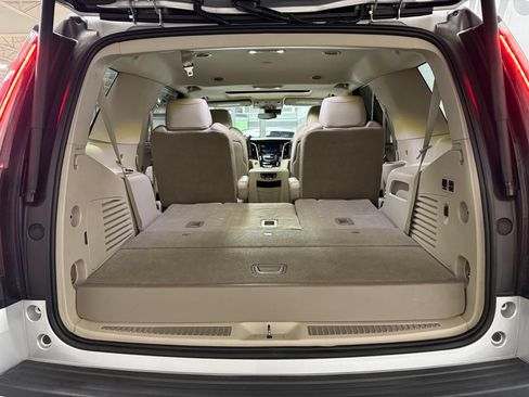 Used 2020 Cadillac Escalade Luxury AWD/4WD image 17