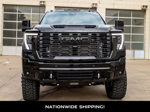 Used 2026 GMC Sierra 3500 Denali Ultimate w/ LPO, Black Badging Package image 4