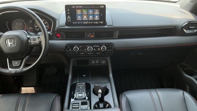 Used 2025 Honda Pilot TrailSport image 17