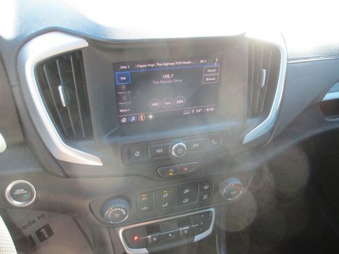 Used 2024 GMC Terrain SLE w/ Elevation Edition image 22