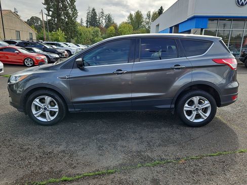 Used 2015 Ford Escape SE image 2