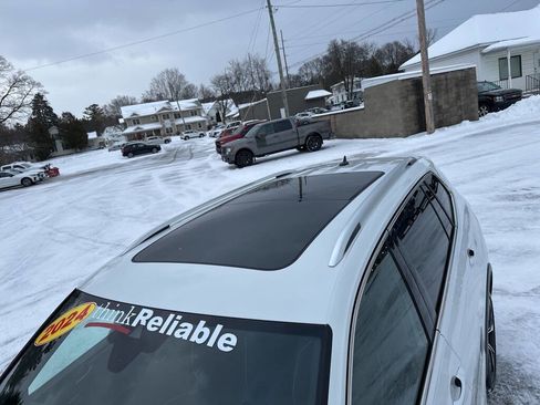 Used 2024 Volkswagen Tiguan SEL R-Line image 14