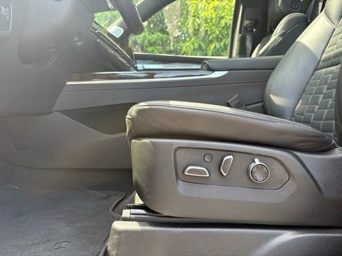 Used 2025 Cadillac Escalade ESV Sport Platinum w/ LPO, ONYX Package AWD/4WD image 31
