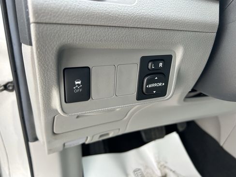 Used 2013 Toyota Corolla LE image 14