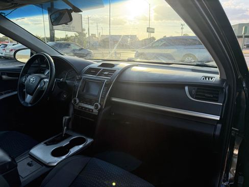 Used 2014 Toyota Camry SE FWD image 15