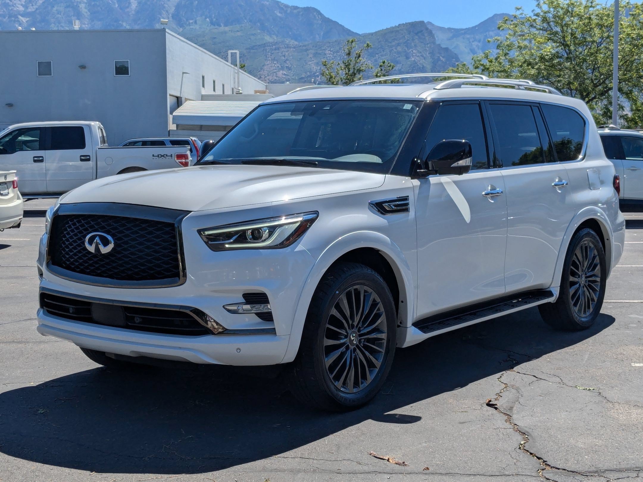 Used 2023 INFINITI QX80 Premium Select w/ Cargo Package AWD/4WD image 11