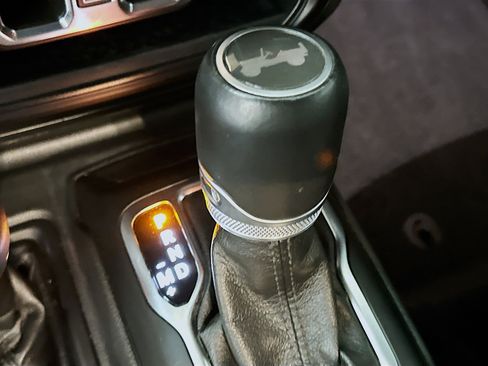 Used 2022 Jeep Wrangler Unlimited Sahara AWD/4WD image 24