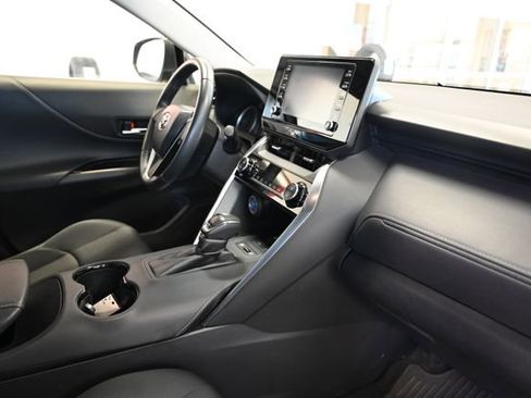Used 2022 Toyota Venza LE AWD/4WD image 14