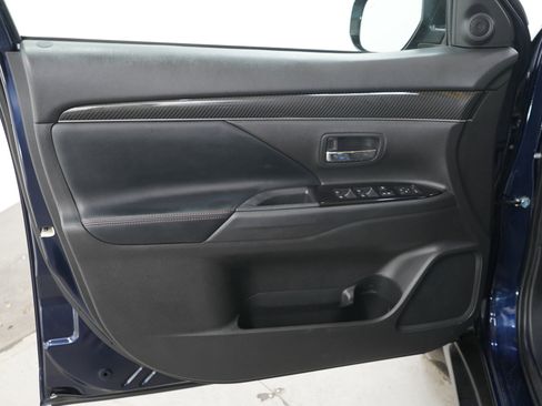 Used 2020 Mitsubishi Outlander LE AWD/4WD image 19