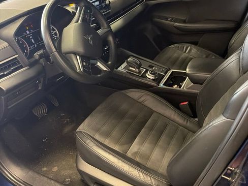 Used 2022 Mitsubishi Outlander SE FWD image 2