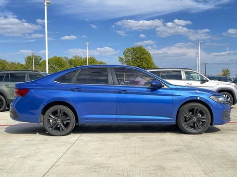 Used 2023 Volkswagen Jetta SE w/ Panoramic Sunroof Package image 7