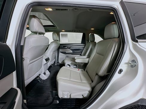 Used 2018 Toyota Highlander Limited FWD image 30