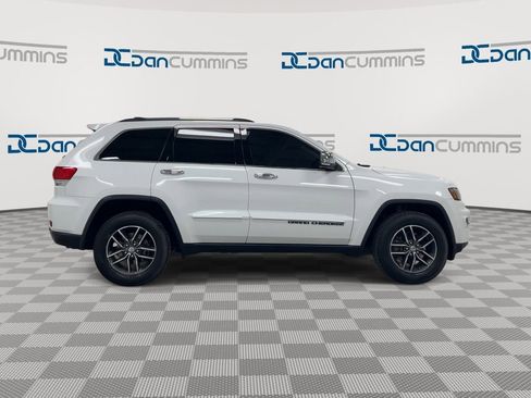 Used 2018 Jeep Grand Cherokee Limited w/ Luxury Group II image 9