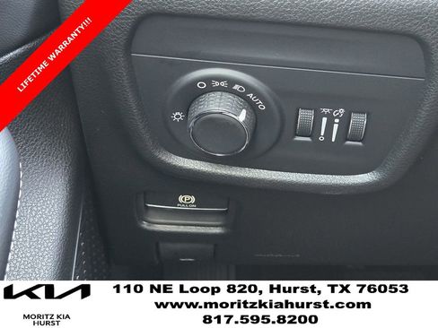 Used 2025 Jeep Grand Cherokee L Laredo image 24