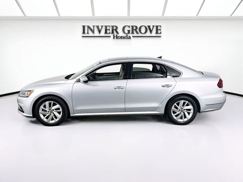 Used 2018 Volkswagen Passat 2.0T SE w/ SE Lighting Package FWD image 8