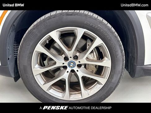 Used 2025 BMW X5 xDrive50e image 2