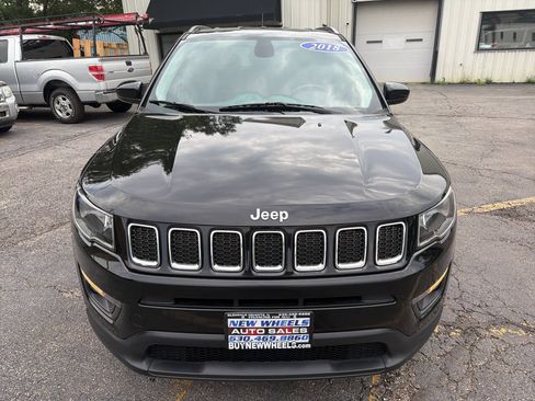 Used 2018 Jeep Compass Latitude w/ Cold Weather Group FWD image 2
