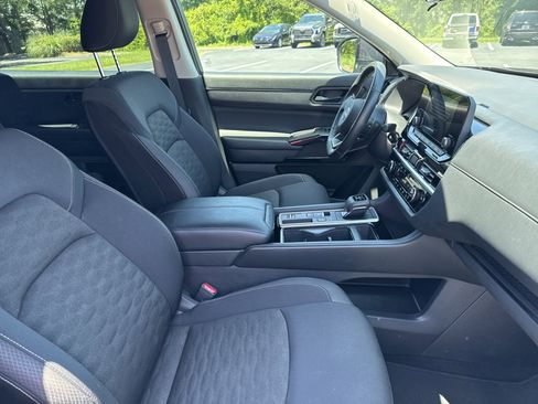 Used 2025 Nissan Pathfinder SV FWD image 34