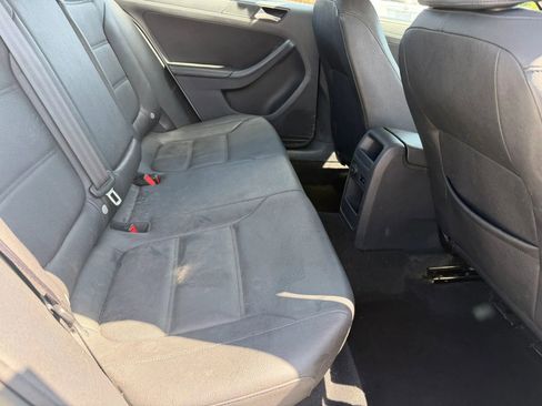 Used 2011 Volkswagen Jetta SE image 4