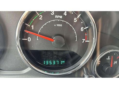 Used 2015 Jeep Wrangler Unlimited Rubicon w/ Connectivity Group image 15