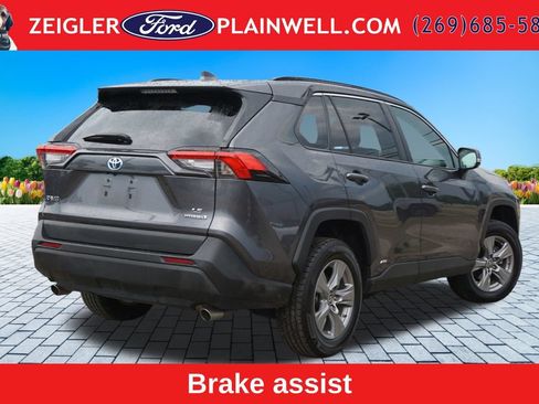 Used 2023 Toyota RAV4 LE AWD/4WD image 5