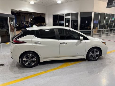 Used 2018 Nissan Leaf SV w/ SV Technology Package FWD image 10