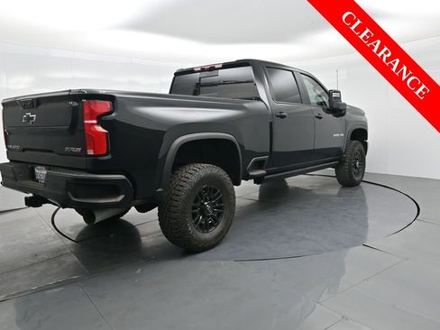 Used 2025 Chevrolet Silverado 2500 ZR2 w/ Technology Package image 7