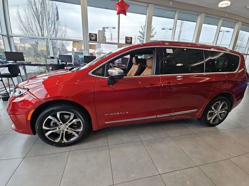 New 2026 Chrysler Pacifica Pinnacle w/ Trailer Tow Group image 4