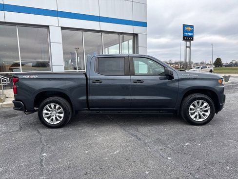 Used 2021 Chevrolet Silverado 1500 Custom image 2