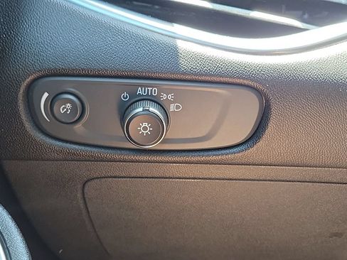 Used 2018 Chevrolet Malibu LT w/ Leather Package FWD image 17