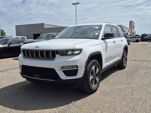 Used 2022 Jeep Grand Cherokee Limited 4xe w/ Luxury Tech Group II AWD/4WD image 6