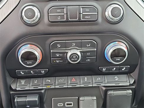 Used 2023 GMC Sierra 2500 Denali w/ Denali Ultimate Package image 24