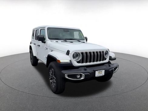 Used 2025 Jeep Wrangler Unlimited Sahara AWD/4WD image 3