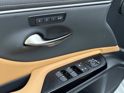 New 2025 Lexus ES 350 w/ Premium Package image 18