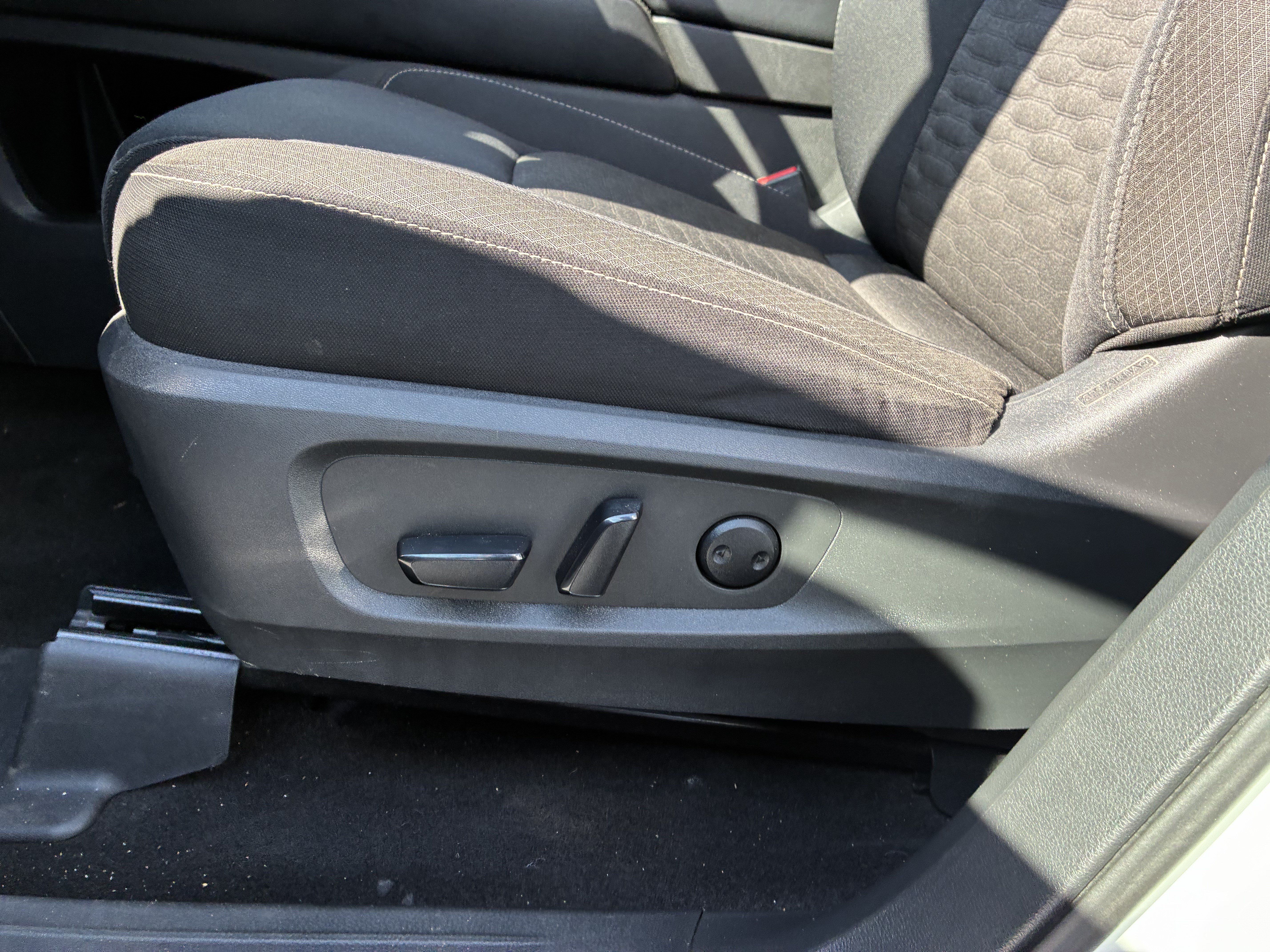 Used 2023 Nissan Pathfinder SV w/ SV Premium Package FWD image 25