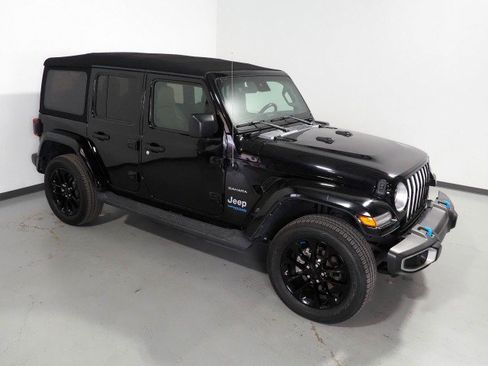 Used 2022 Jeep Wrangler Unlimited Sahara w/ Safety Group image 12