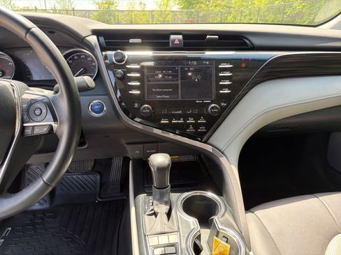 Used 2020 Toyota Camry XLE image 20