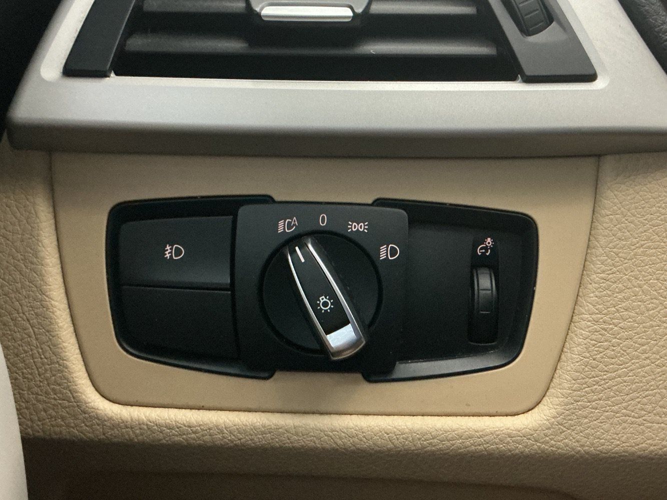 Used 2018 BMW 320i Sedan RWD image 37