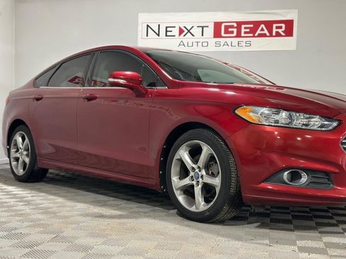 Used 2013 Ford Fusion SE image 2