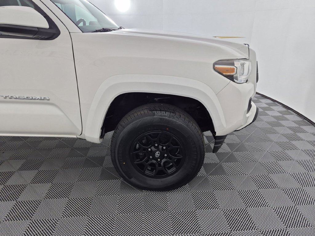 Used 2021 Toyota Tacoma SR5 RWD image 11