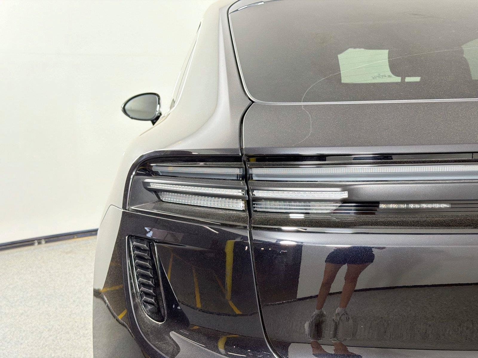 Certified 2025 Porsche Macan Turbo Electric AWD/4WD image 16