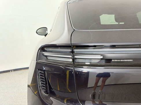 Certified 2025 Porsche Macan Turbo Electric AWD/4WD image 16